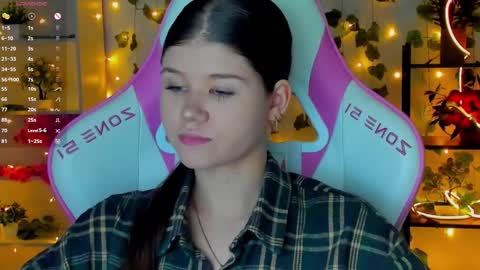 Snapshot of alice_tails chatting on December 2025 03:20:01 PM Alice online show from December 2025 03:20:01 PM