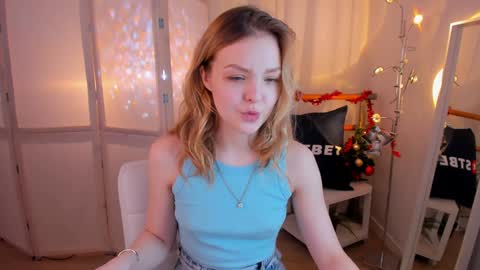 Snapshot of alice_tucci chatting on December 2024 07:51:01 PM Alice online show from December 2024 07:51:01 PM