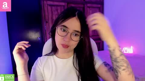 Snapshot of alicee_2 chatting on November 2025 10:07:01 AM Aliceee .. 97YP9VWGZHrefnav wishlist lists 1 online show from November 2025 10:07:01 AM