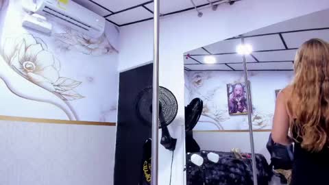 Snapshot of alicee_mature chatting on May 2026 07:19:02 PM alicee online show from May 2026 07:19:02 PM