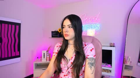 Snapshot of alicee_vixen chatting on March 2026 12:05:03 PM Alice online show from March 2026 12:05:03 PM