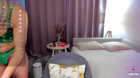 Snapshot of aliceevan chatting on December 2024 04:30:02 AM Daniella online show from December 2024 04:30:02 AM