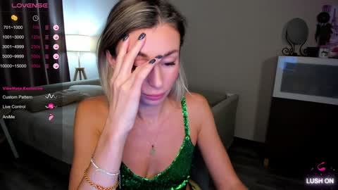 Snapshot of aliceevan chatting on December 2024 07:33:02 AM Daniella online show from December 2024 07:33:02 AM