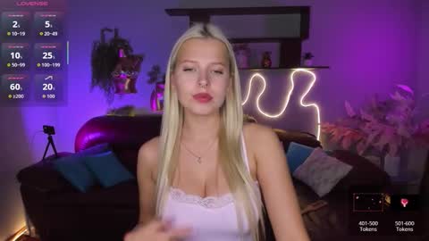 Snapshot of alicefreman chatting on November 2025 12:04:01 PM Alice online show from November 2025 12:04:01 PM