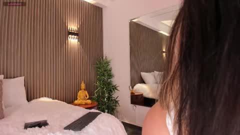 Alice  online show from November 2025 04:05:01 AM