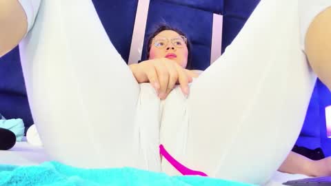 alicehott_05 online show from April 2026 04:43:01 AM