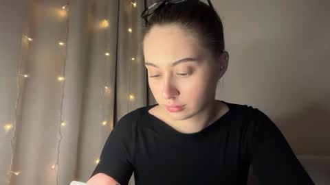 Snapshot of aliceinlustland chatting on April 2026 08:06:01 PM aliceinlustland online show from April 2026 08:06:01 PM