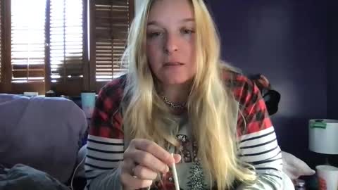 Snapshot of aliceinsmuttyland chatting on December 2025 07:19:02 PM Alice online show from December 2025 07:19:02 PM