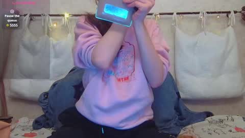 Snapshot of alicewoolfy chatting on December 2024 08:07:01 PM AliceWoolfy online show from December 2024 08:07:01 PM