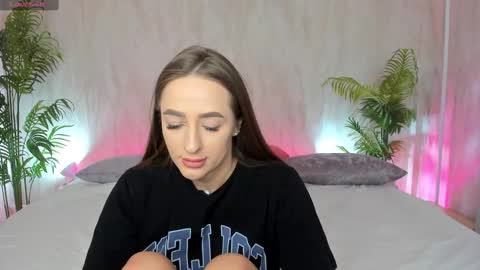 Mia online show from February 2025 02:07:02 AM