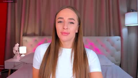 Mia online show from October 2025 01:44:02 AM