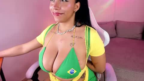 Snapshot of alicia_summer_ chatting on June 2026 03:41:02 AM alicia_summer_ online show from June 2026 03:41:02 AM