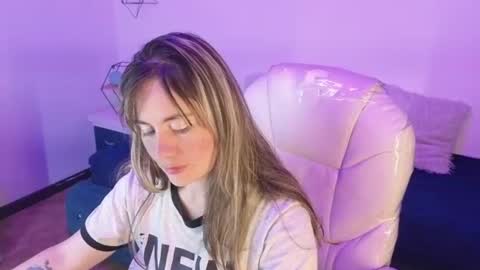 Snapshot of alicia_thompsonn chatting on July 2026 01:05:01 PM Alice online show from July 2026 01:05:01 PM