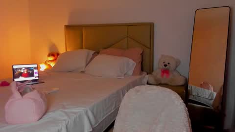 Snapshot of aliciabiden chatting on December 2025 03:23:02 AM aliciabiden online show from December 2025 03:23:02 AM