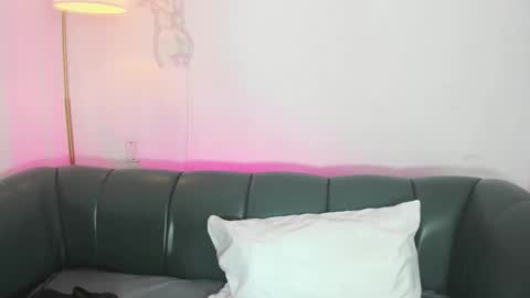 Alicia  online show from February 2026 01:05:01 PM