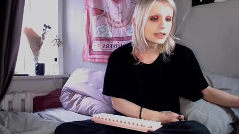 Alien Bella online show from February 2026 12:27:01 PM