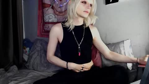 Snapshot of alien_bella chatting on May 2026 11:55:02 PM Alien Bella online show from May 2026 11:55:02 PM