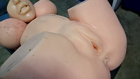Snapshot of alienprobes914 chatting on April 2026 01:34:02 PM Doll Destroyer online show from April 2026 01:34:02 PM