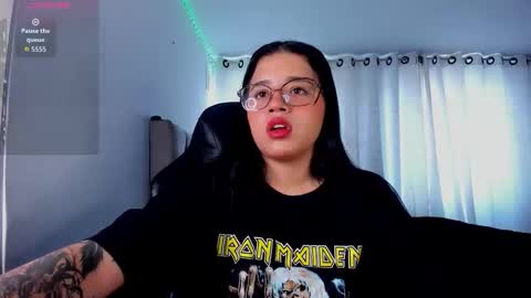 aliice_walker_ online show from December 2025 03:31:01 PM