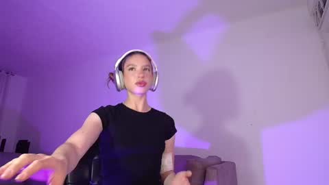 Snapshot of alina_lee01 chatting on June 2026 12:41:02 AM NYX online show from June 2026 12:41:02 AM
