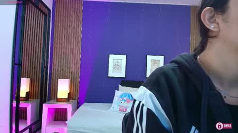 Snapshot of alina_martinelli chatting on October 2025 12:02:02 PM Alina online show from October 2025 12:02:02 PM