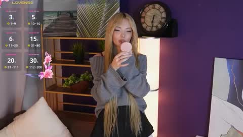 Snapshot of alinadoran chatting on December 2025 03:44:02 AM Hello im Lina online show from December 2025 03:44:02 AM