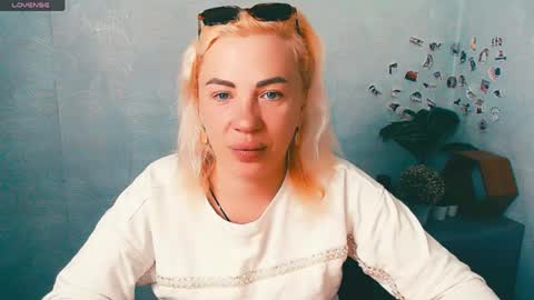 Snapshot of alinafrey_ chatting on May 2026 05:14:02 AM Alina online show from May 2026 05:14:02 AM