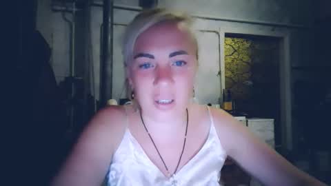 Snapshot of alinafrey_ chatting on May 2026 06:47:02 PM Alina online show from May 2026 06:47:02 PM