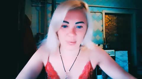 Snapshot of alinafrey_ chatting on May 2026 04:42:01 AM Alina online show from May 2026 04:42:01 AM