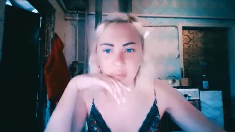 Snapshot of alinafrey_ chatting on June 2026 05:52:01 AM Alina online show from June 2026 05:52:01 AM