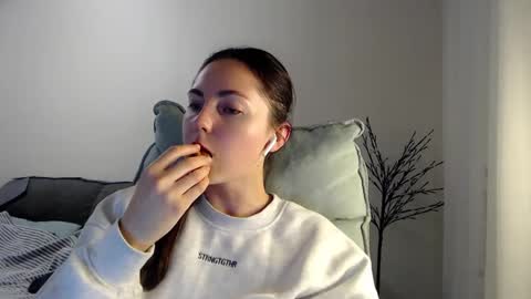 alinajames1 online show from September 2025 05:40:01 PM