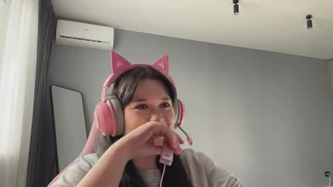 Snapshot of alinalovelove chatting on April 2026 01:45:02 PM Alina online show from April 2026 01:45:02 PM