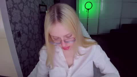 alinaocean online show from May 2026 08:30:02 AM