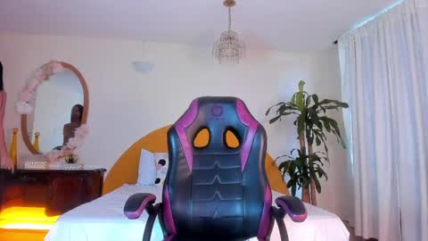 AlinaSimmons online show from April 2026 12:32:02 PM