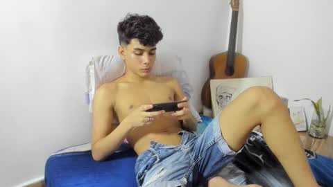 Snapshot of aliotttwink chatting on September 2025 02:54:02 AM AliotTwink online show from September 2025 02:54:02 AM