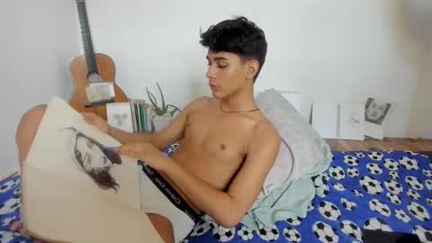 Snapshot of aliotttwink chatting on September 2025 08:35:02 PM AliotTwink online show from September 2025 08:35:02 PM