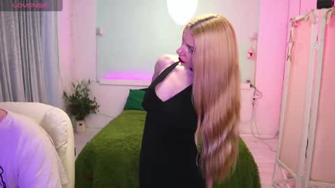 Alisa Aleks online show from April 2026 07:58:01 PM