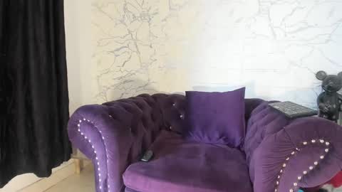 alishaevans_rs online show from September 2025 04:43:02 PM