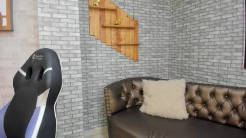 Snapshot of alisonn_doll chatting on November 2025 12:18:01 PM alisonn_doll online show from November 2025 12:18:01 PM