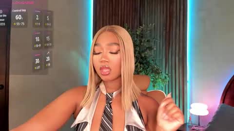 Alison Moon  online show from November 2025 11:15:01 PM