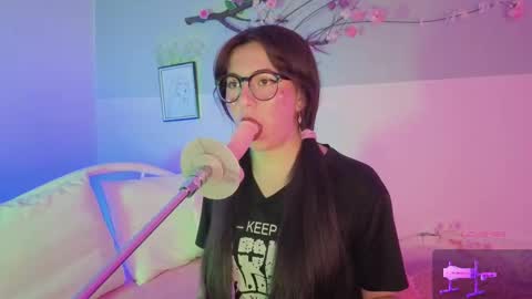 Mia online show from March 2026 09:30:01 PM