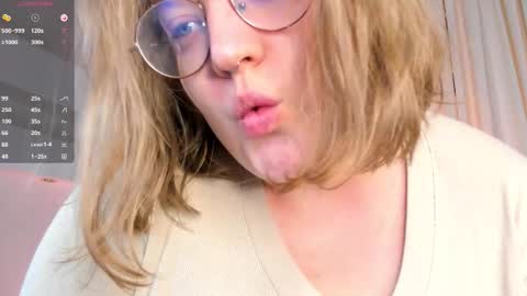 Snapshot of alissa_styles chatting on November 2025 12:44:02 PM Alissa online show from November 2025 12:44:02 PM