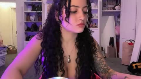 Snapshot of alissajaede chatting on November 2025 01:04:02 AM alissajaede online show from November 2025 01:04:02 AM