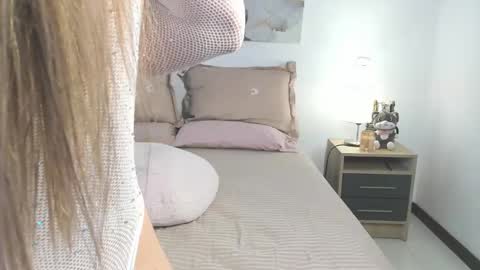 Snapshot of alissonroyce chatting on February 2025 01:19:01 AM Goddess online show from February 2025 01:19:01 AM