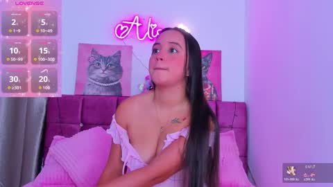 Snapshot of alissonsweet18_ chatting on May 2026 01:52:02 PM Alisson online show from May 2026 01:52:02 PM