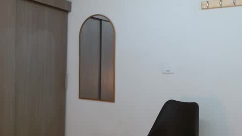 Snapshot of alixmartin1 chatting on November 2025 06:20:01 PM alix online show from November 2025 06:20:01 PM