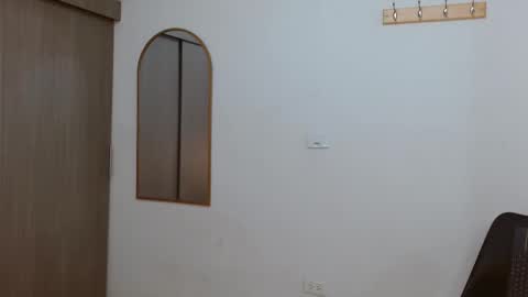 Snapshot of alixmartin1 chatting on November 2025 04:28:01 PM alix online show from November 2025 04:28:01 PM