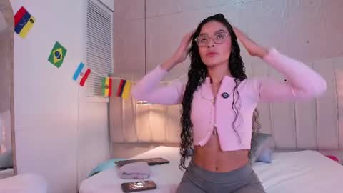 alizza_ online show from July 2026 12:20:01 PM