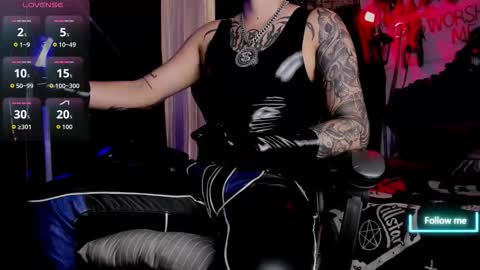   online show from October 2025 04:58:01 PM