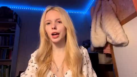 Snapshot of allegralenherr chatting on December 2025 05:42:02 PM Lina online show from December 2025 05:42:02 PM